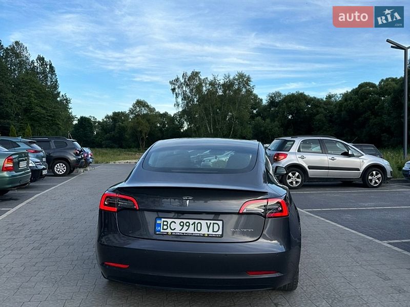 Седан Tesla Model 3 2022 в Львове