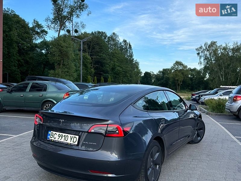 Седан Tesla Model 3 2022 в Львове