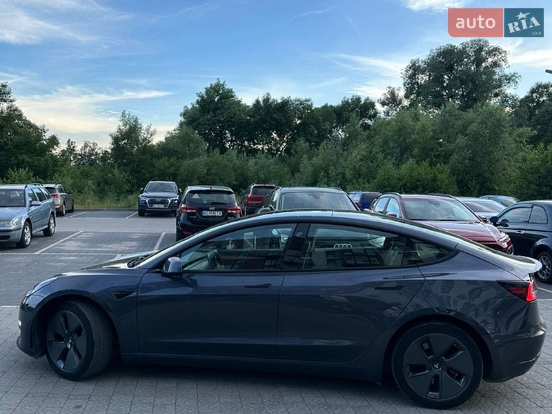 Седан Tesla Model 3 2022 в Львове