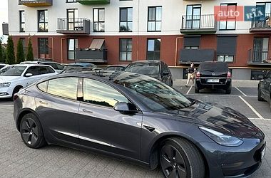 Седан Tesla Model 3 2022 в Львове