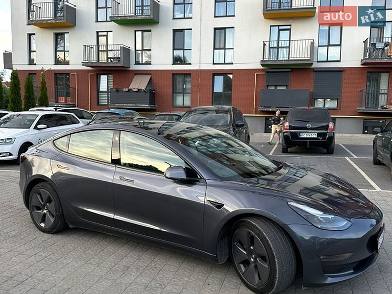 Седан Tesla Model 3 2022 в Львове