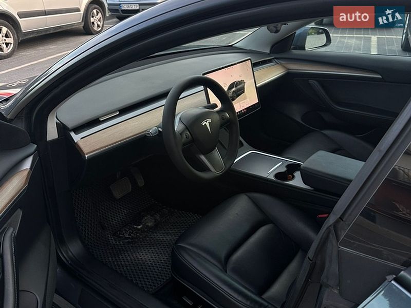 Седан Tesla Model 3 2022 в Львове