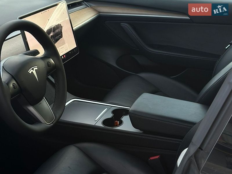 Седан Tesla Model 3 2022 в Львове