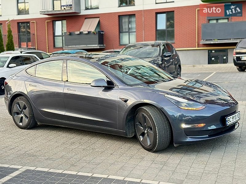 Седан Tesla Model 3 2022 в Львове