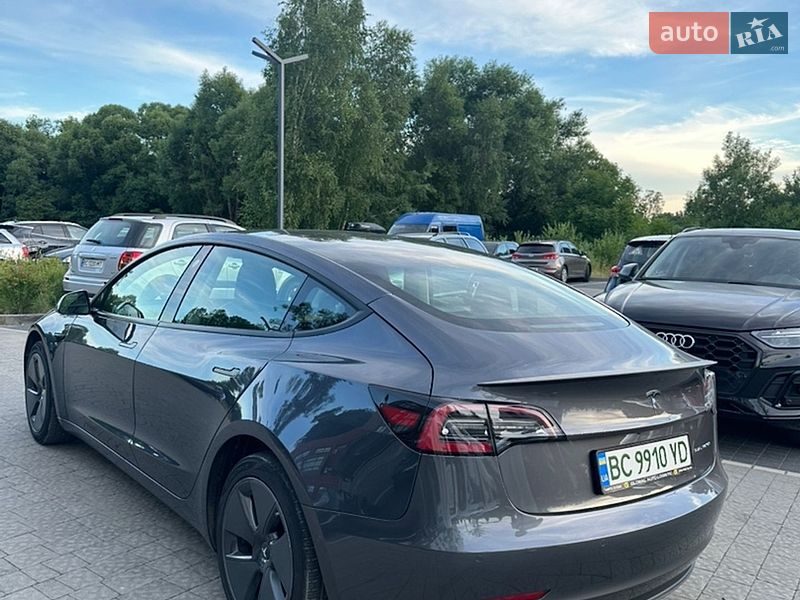 Седан Tesla Model 3 2022 в Львове