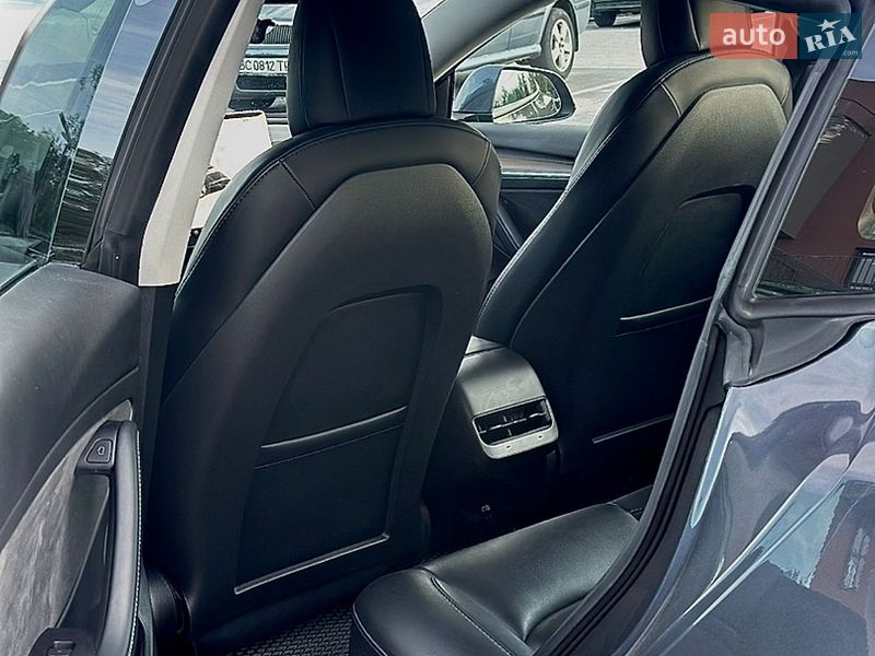 Седан Tesla Model 3 2022 в Львове