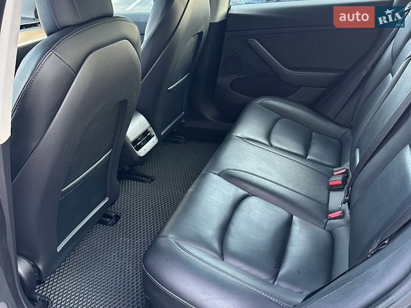 Седан Tesla Model 3 2022 в Львове