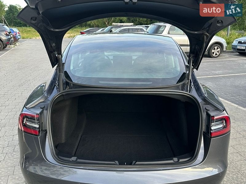 Седан Tesla Model 3 2022 в Львове
