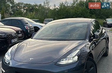 Седан Tesla Model 3 2022 в Львове