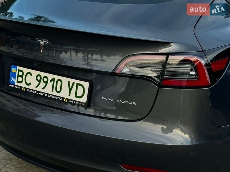 Седан Tesla Model 3 2022 в Львове