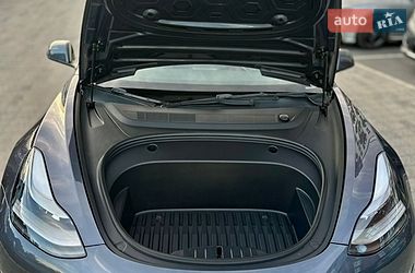 Седан Tesla Model 3 2022 в Львове