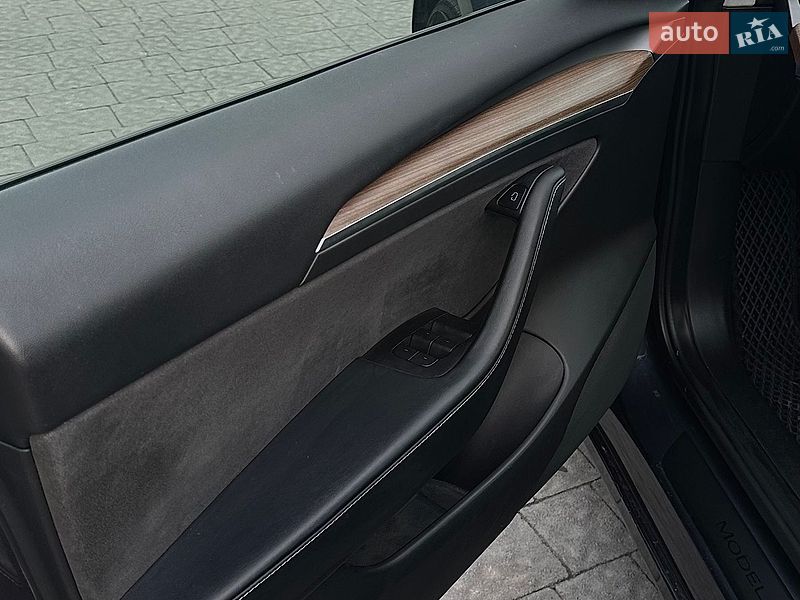Седан Tesla Model 3 2022 в Львове
