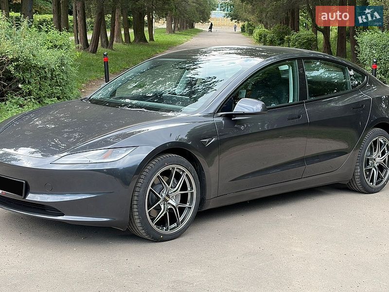 Tesla Model 3 2025