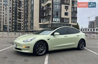 Tesla Model 3  2022