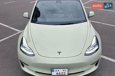 Tesla Model 3  2022
