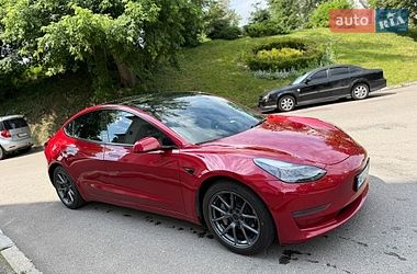 Tesla Model 3  2022