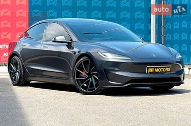 Tesla Model 3  2024