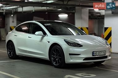 Tesla Model 3  2020