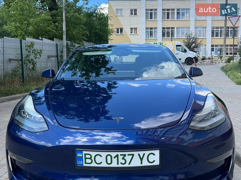 Седан Tesla Model 3 2019 в Львові