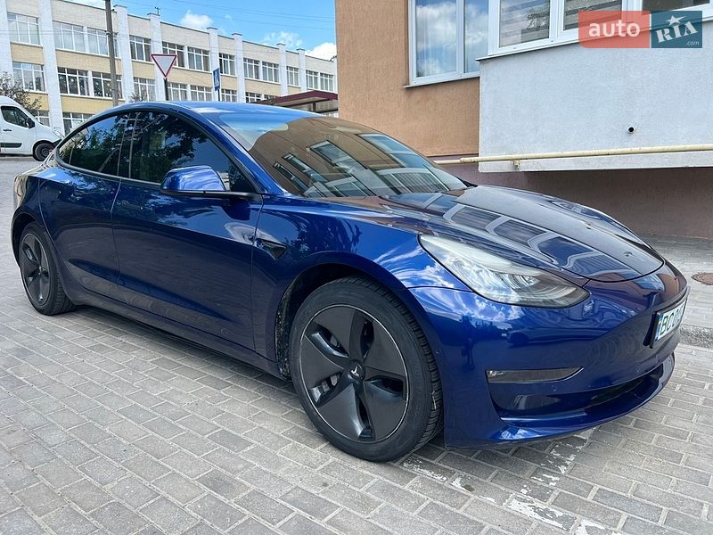 Седан Tesla Model 3 2019 в Львові