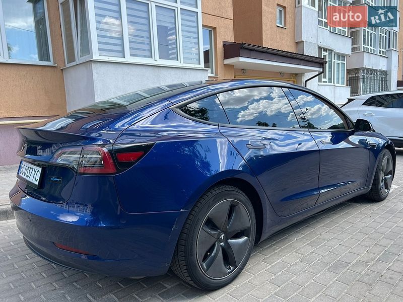 Седан Tesla Model 3 2019 в Львові