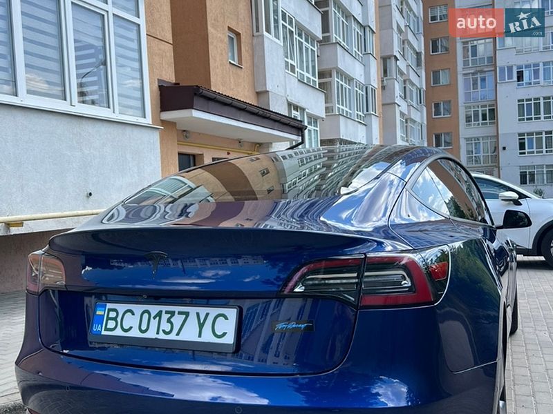 Седан Tesla Model 3 2019 в Львові