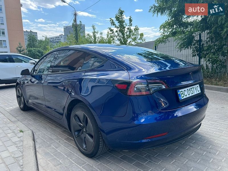 Седан Tesla Model 3 2019 в Львові