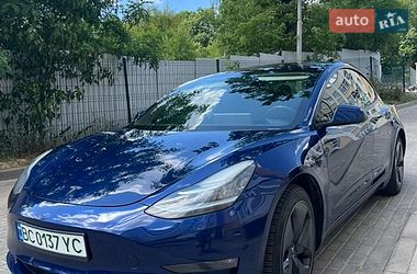 Седан Tesla Model 3 2019 в Львові