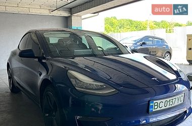 Седан Tesla Model 3 2019 в Львові
