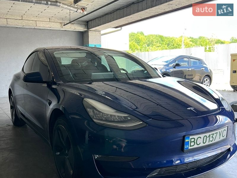 Седан Tesla Model 3 2019 в Львові
