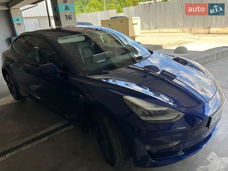 Седан Tesla Model 3 2019 в Львові