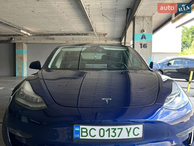 Седан Tesla Model 3 2019 в Львові