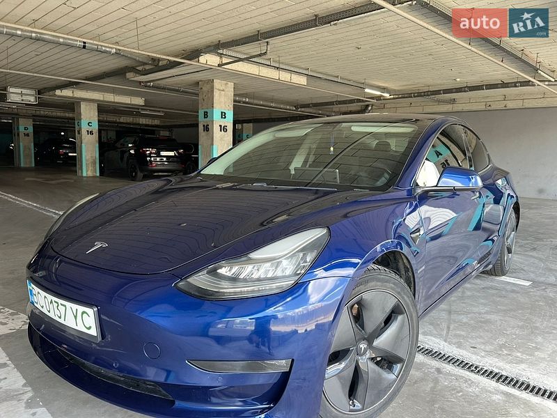 Седан Tesla Model 3 2019 в Львові