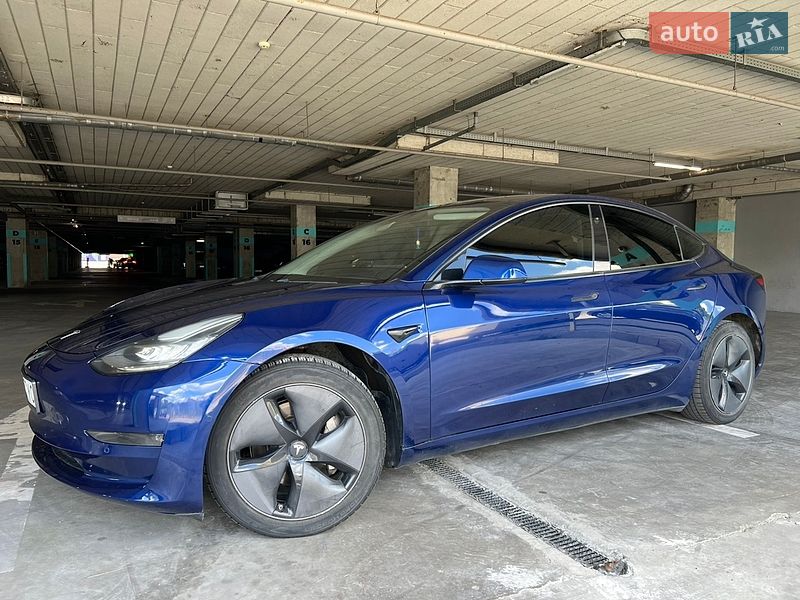 Седан Tesla Model 3 2019 в Львові