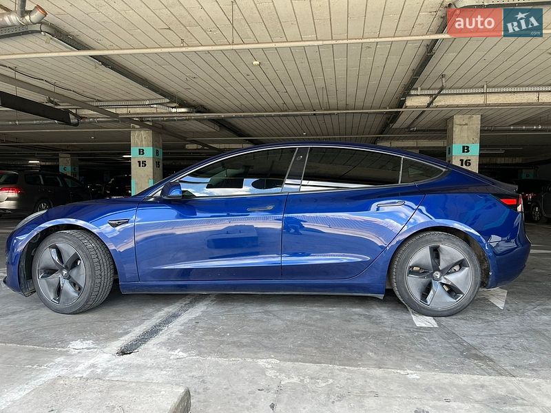 Седан Tesla Model 3 2019 в Львові
