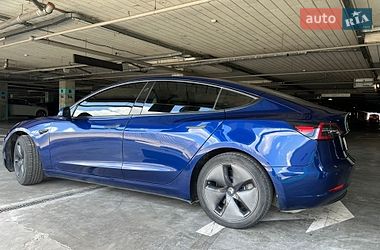 Седан Tesla Model 3 2019 в Львові