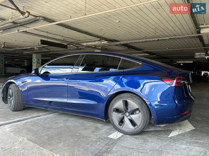 Седан Tesla Model 3 2019 в Львові