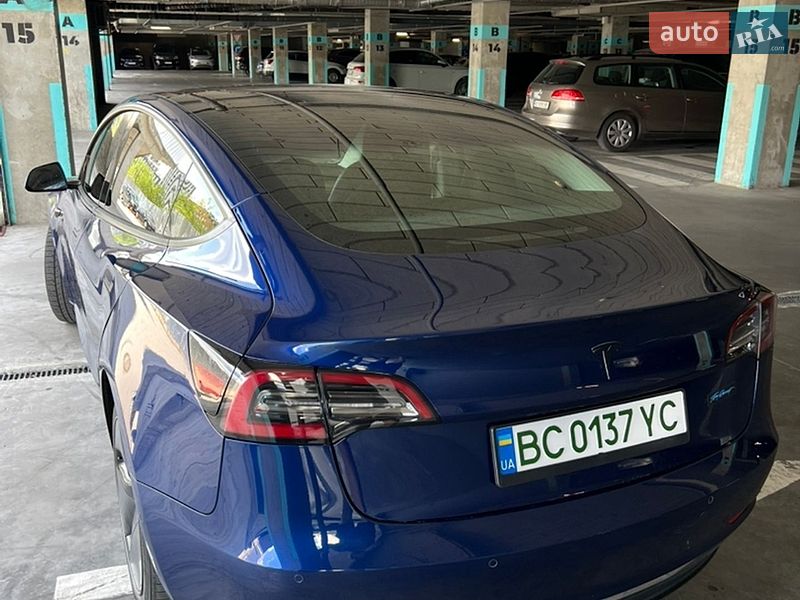 Седан Tesla Model 3 2019 в Львові