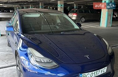 Седан Tesla Model 3 2019 в Львові