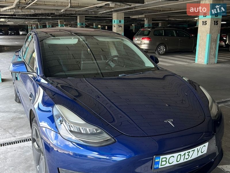 Седан Tesla Model 3 2019 в Львові
