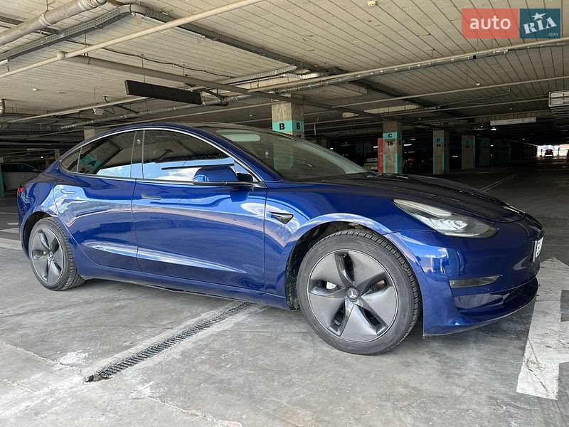 Седан Tesla Model 3 2019 в Львові