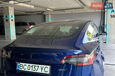 Седан Tesla Model 3 2019 в Львові