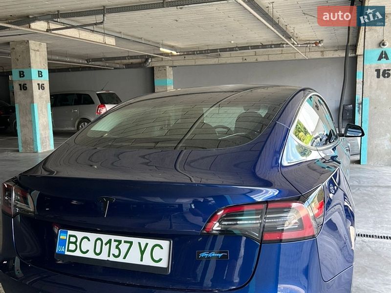 Седан Tesla Model 3 2019 в Львові