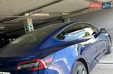 Седан Tesla Model 3 2019 в Львові