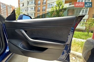 Седан Tesla Model 3 2019 в Львові