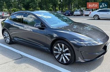 Седан Tesla Model 3 2025 в Харькове