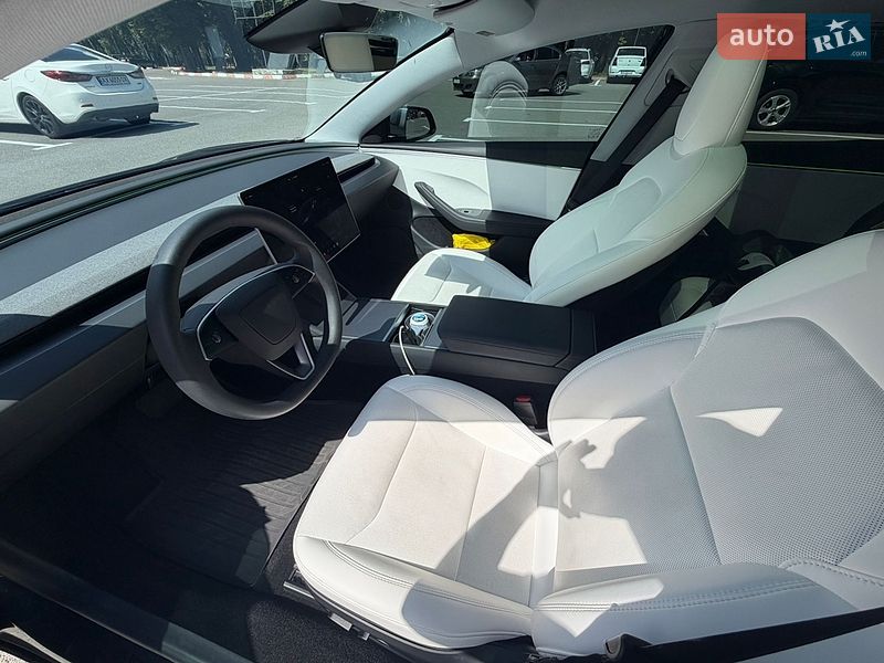 Седан Tesla Model 3 2025 в Харькове