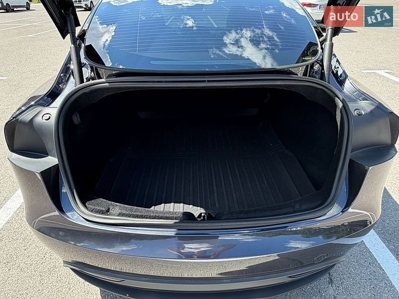 Седан Tesla Model 3 2025 в Харькове