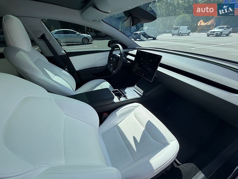 Седан Tesla Model 3 2025 в Харькове