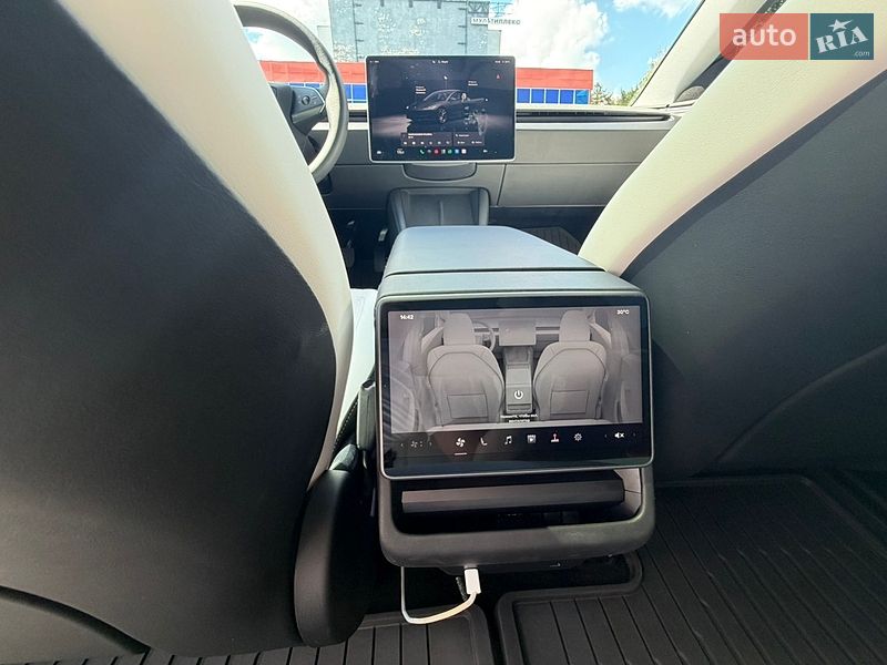 Седан Tesla Model 3 2025 в Харькове